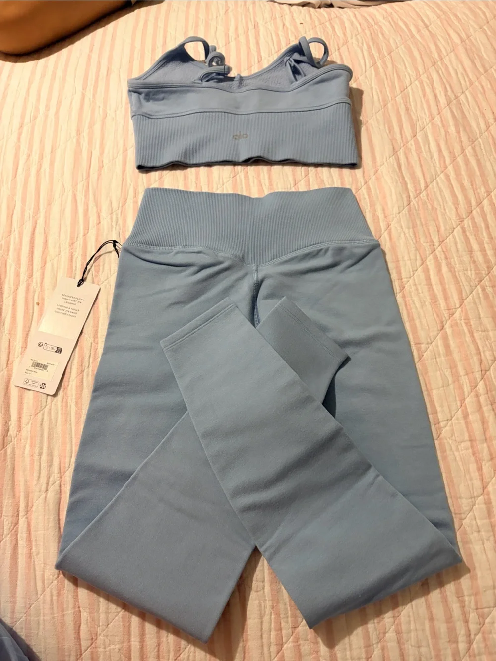 ALO Yoga celestial blue